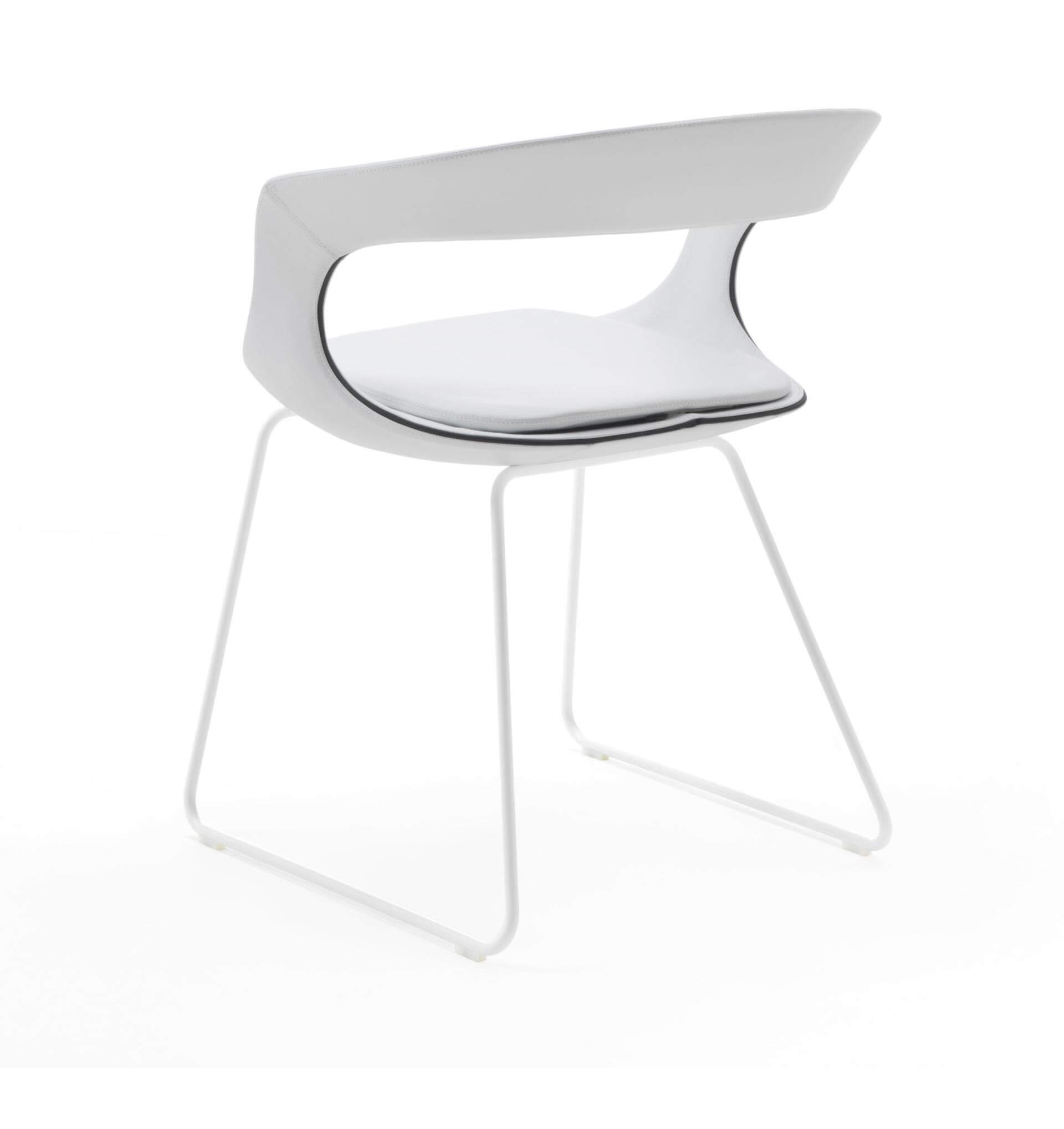 Lomacasa_Pellizzoni_Frenchkiss-Low-Back-Armchair_hero